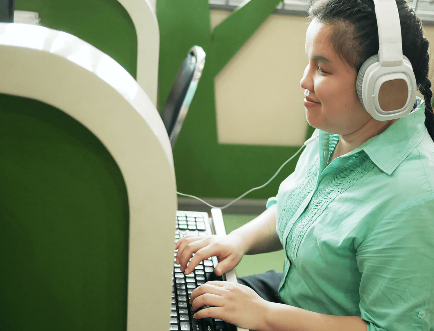 a girl typing on a keyboard